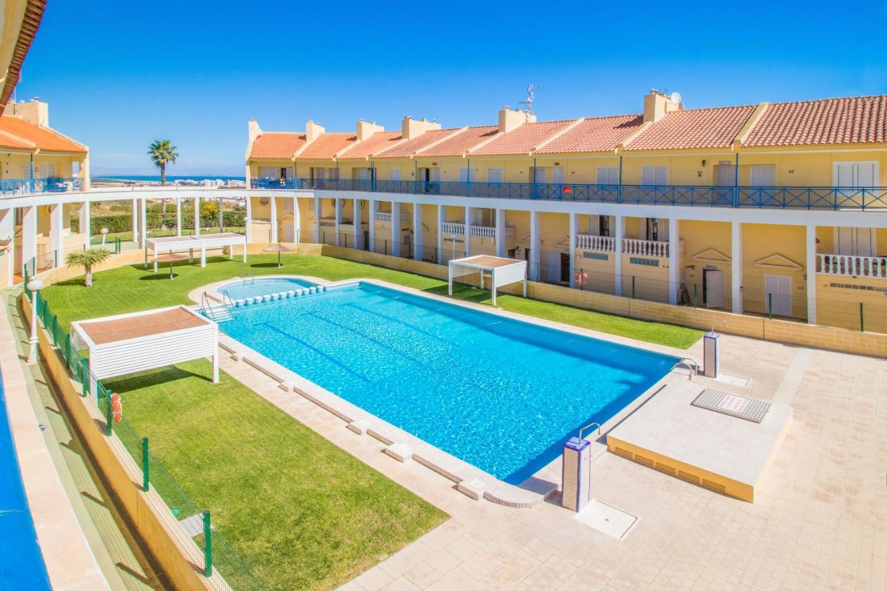 טורבייחה Nice House With Tennis Court,Sports And Playground מראה חיצוני תמונה